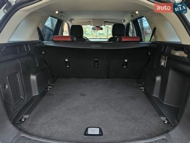 Білий Ленд Ровер Discovery Sport, об'ємом двигуна 2 л та пробігом 99 тис. км за 21950 $, фото 11 на Automoto.ua