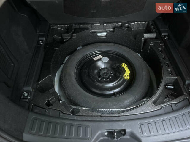 Белый Ленд Ровер Discovery Sport, объемом двигателя 2 л и пробегом 85 тыс. км за 20900 $, фото 20 на Automoto.ua