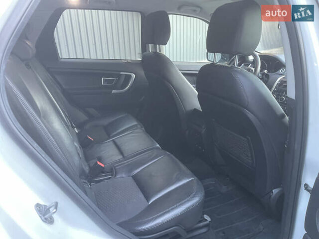 Белый Ленд Ровер Discovery Sport, объемом двигателя 2 л и пробегом 85 тыс. км за 20900 $, фото 9 на Automoto.ua