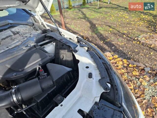 Белый Ленд Ровер Discovery Sport, объемом двигателя 2 л и пробегом 210 тыс. км за 16999 $, фото 44 на Automoto.ua