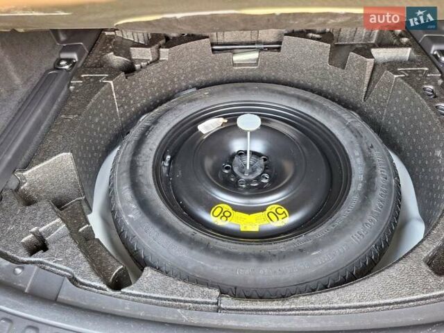 Белый Ленд Ровер Discovery Sport, объемом двигателя 2 л и пробегом 210 тыс. км за 16999 $, фото 32 на Automoto.ua