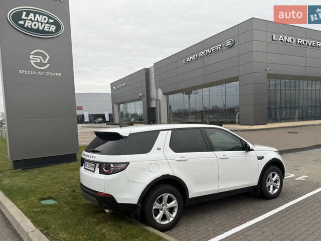 Белый Ленд Ровер Discovery Sport, объемом двигателя 2 л и пробегом 93 тыс. км за 22500 $, фото 10 на Automoto.ua