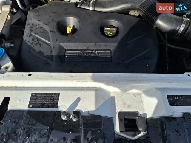 Белый Ленд Ровер Discovery Sport, объемом двигателя 2 л и пробегом 210 тыс. км за 16999 $, фото 43 на Automoto.ua