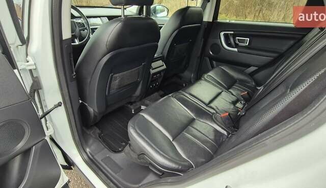 Білий Ленд Ровер Discovery Sport, об'ємом двигуна 2 л та пробігом 70 тис. км за 18300 $, фото 25 на Automoto.ua