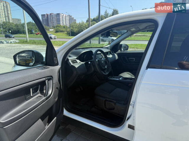 Белый Ленд Ровер Discovery Sport, объемом двигателя 2 л и пробегом 134 тыс. км за 22200 $, фото 11 на Automoto.ua