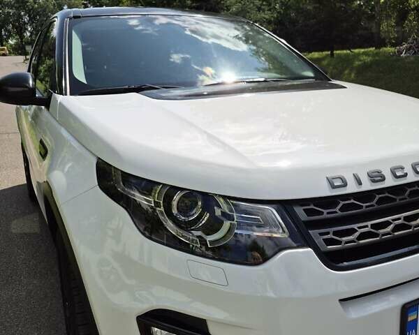 Белый Ленд Ровер Discovery Sport, объемом двигателя 2 л и пробегом 88 тыс. км за 22499 $, фото 4 на Automoto.ua