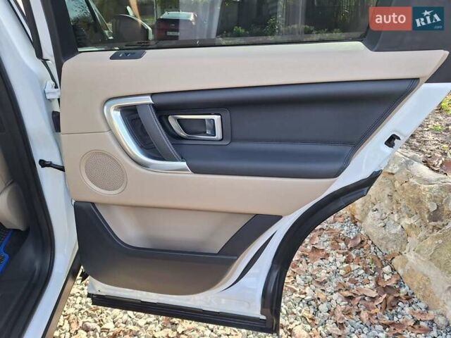 Белый Ленд Ровер Discovery Sport, объемом двигателя 2 л и пробегом 210 тыс. км за 16999 $, фото 24 на Automoto.ua