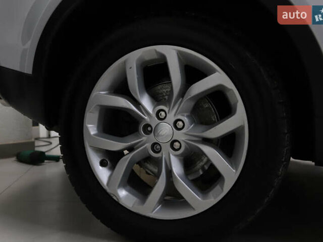 Белый Ленд Ровер Discovery Sport, объемом двигателя 2 л и пробегом 150 тыс. км за 18999 $, фото 42 на Automoto.ua