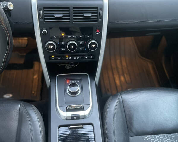 Белый Ленд Ровер Discovery Sport, объемом двигателя 2 л и пробегом 85 тыс. км за 20900 $, фото 18 на Automoto.ua