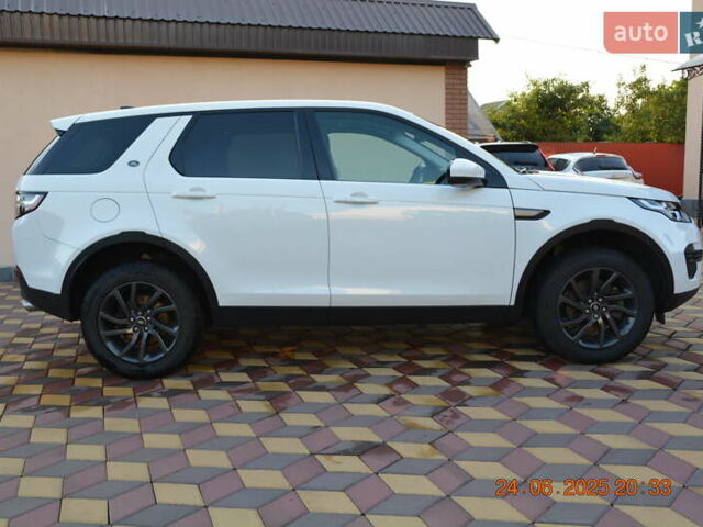 Белый Ленд Ровер Discovery Sport, объемом двигателя 2 л и пробегом 84 тыс. км за 20200 $, фото 3 на Automoto.ua