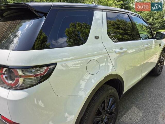 Белый Ленд Ровер Discovery Sport, объемом двигателя 2 л и пробегом 88 тыс. км за 22499 $, фото 27 на Automoto.ua