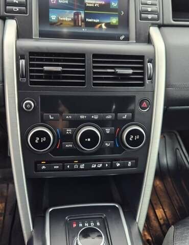 Білий Ленд Ровер Discovery Sport, об'ємом двигуна 2 л та пробігом 70 тис. км за 18300 $, фото 30 на Automoto.ua