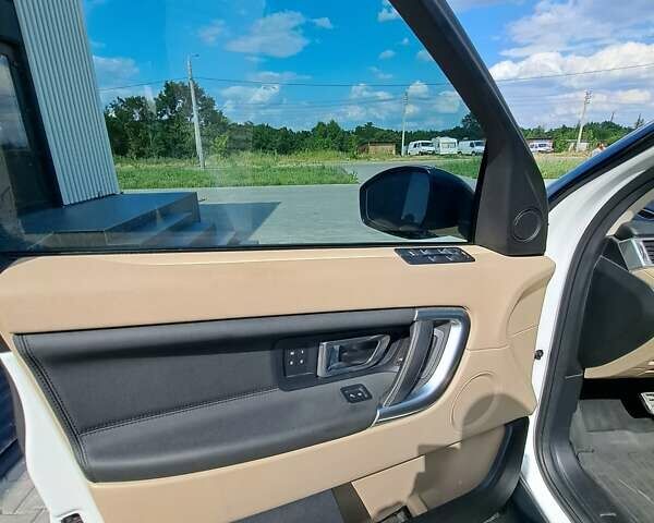 Білий Ленд Ровер Discovery Sport, об'ємом двигуна 2 л та пробігом 120 тис. км за 27000 $, фото 7 на Automoto.ua