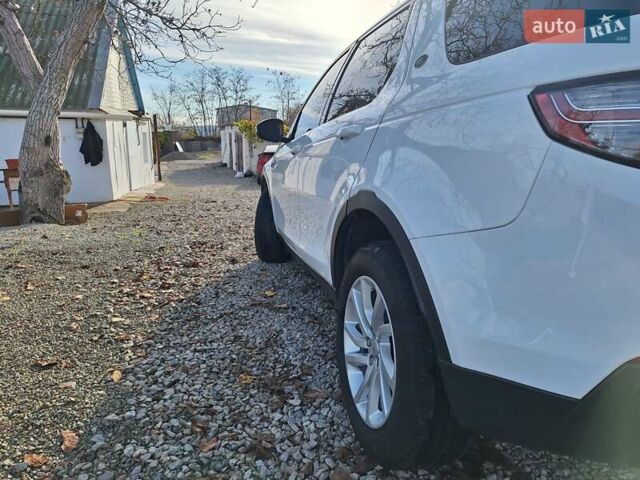 Белый Ленд Ровер Discovery Sport, объемом двигателя 2 л и пробегом 210 тыс. км за 16999 $, фото 10 на Automoto.ua