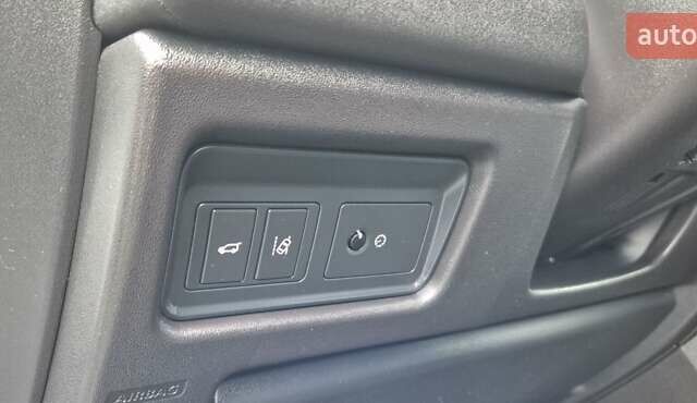 Білий Ленд Ровер Discovery Sport, об'ємом двигуна 2 л та пробігом 70 тис. км за 18300 $, фото 29 на Automoto.ua