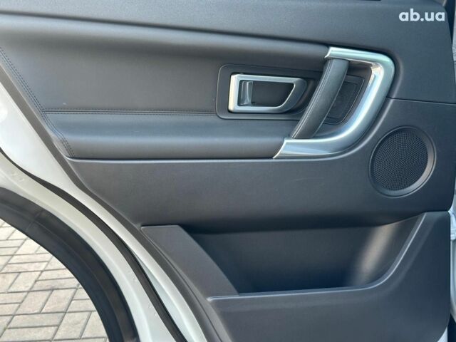 Білий Ленд Ровер Discovery Sport, об'ємом двигуна 2 л та пробігом 88 тис. км за 26990 $, фото 16 на Automoto.ua