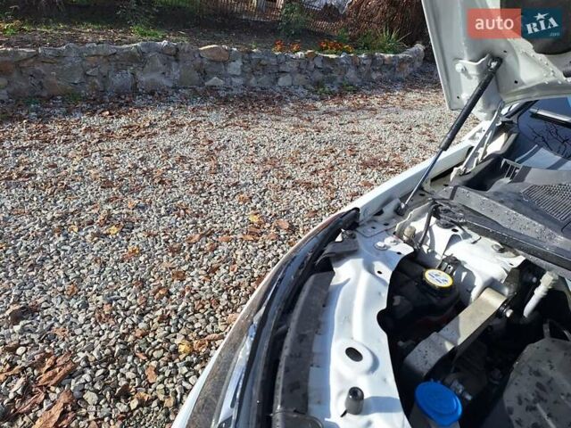 Белый Ленд Ровер Discovery Sport, объемом двигателя 2 л и пробегом 210 тыс. км за 16999 $, фото 45 на Automoto.ua