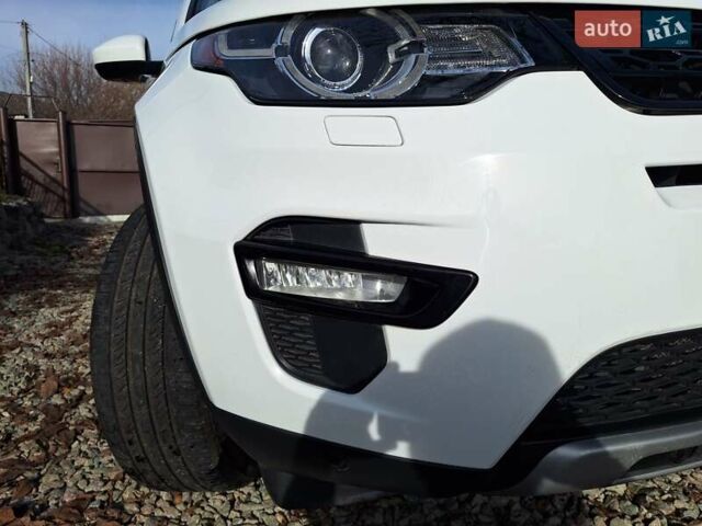 Белый Ленд Ровер Discovery Sport, объемом двигателя 2 л и пробегом 210 тыс. км за 16999 $, фото 16 на Automoto.ua