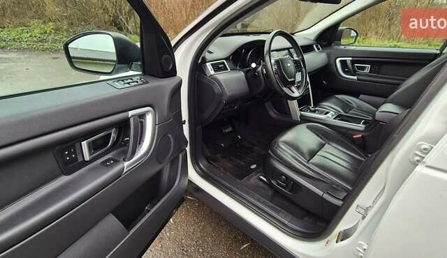 Білий Ленд Ровер Discovery Sport, об'ємом двигуна 2 л та пробігом 70 тис. км за 18300 $, фото 26 на Automoto.ua