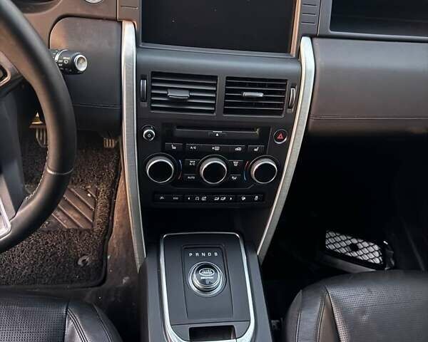 Белый Ленд Ровер Discovery Sport, объемом двигателя 2 л и пробегом 152 тыс. км за 16500 $, фото 13 на Automoto.ua