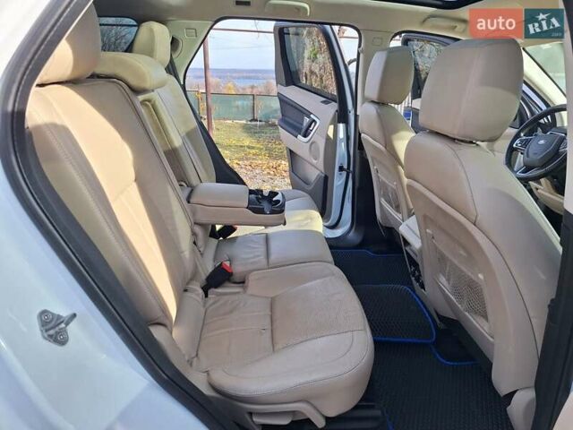 Белый Ленд Ровер Discovery Sport, объемом двигателя 2 л и пробегом 210 тыс. км за 16999 $, фото 25 на Automoto.ua