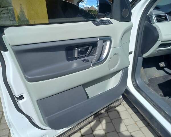 Білий Ленд Ровер Discovery Sport, об'ємом двигуна 2 л та пробігом 155 тис. км за 19000 $, фото 36 на Automoto.ua