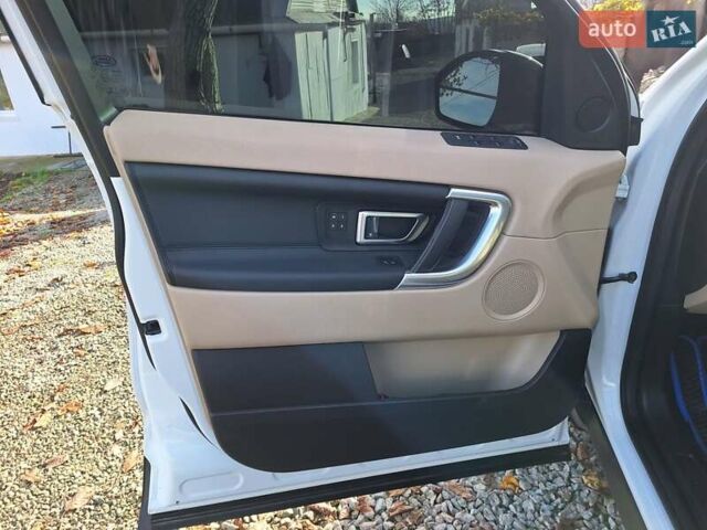 Белый Ленд Ровер Discovery Sport, объемом двигателя 2 л и пробегом 210 тыс. км за 16999 $, фото 18 на Automoto.ua