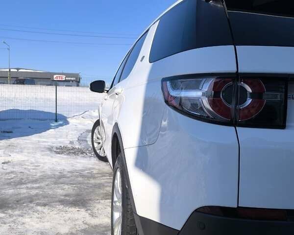 Белый Ленд Ровер Discovery Sport, объемом двигателя 2 л и пробегом 139 тыс. км за 16299 $, фото 10 на Automoto.ua