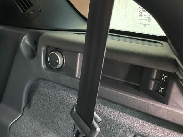 Белый Ленд Ровер Discovery Sport, объемом двигателя 2 л и пробегом 153 тыс. км за 14500 $, фото 19 на Automoto.ua