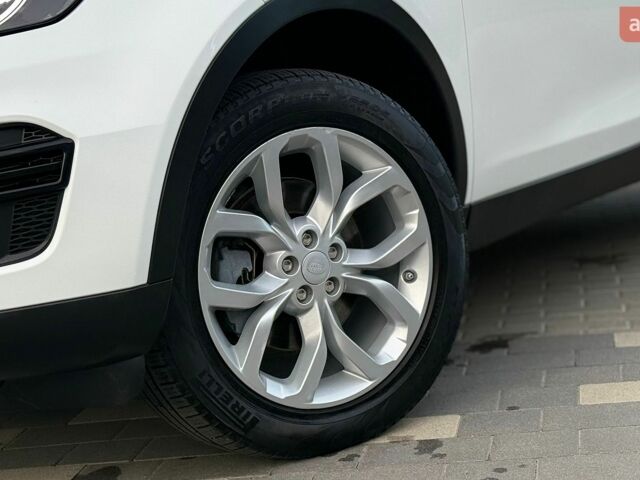 Белый Ленд Ровер Discovery Sport, объемом двигателя 2 л и пробегом 142 тыс. км за 14799 $, фото 7 на Automoto.ua
