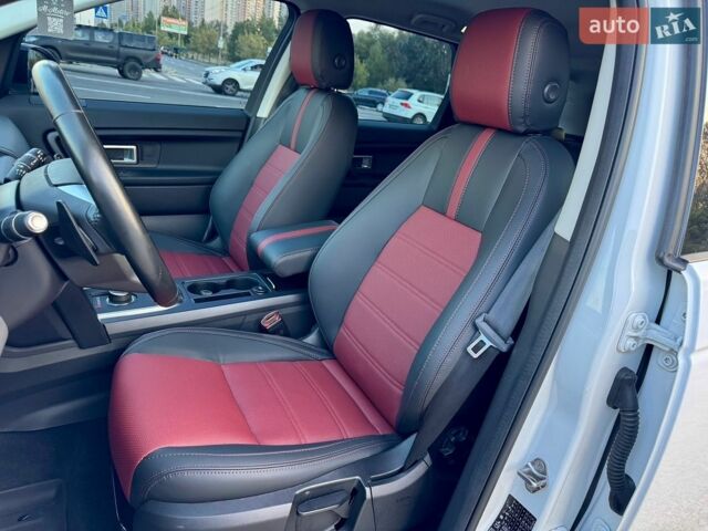 Білий Ленд Ровер Discovery Sport, об'ємом двигуна 2 л та пробігом 102 тис. км за 20900 $, фото 9 на Automoto.ua