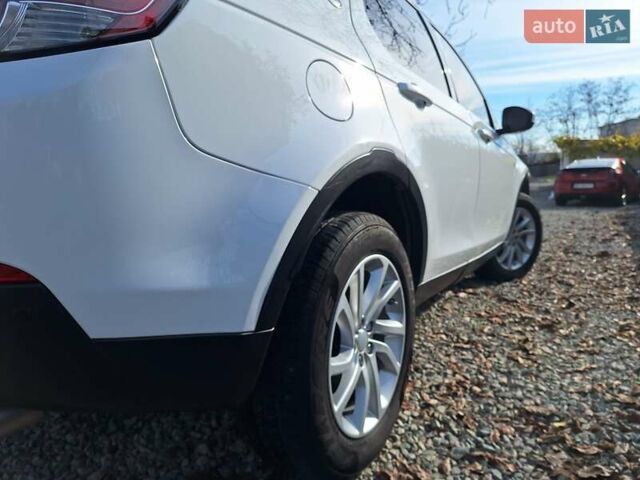 Белый Ленд Ровер Discovery Sport, объемом двигателя 2 л и пробегом 210 тыс. км за 16999 $, фото 9 на Automoto.ua