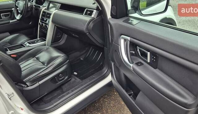 Білий Ленд Ровер Discovery Sport, об'ємом двигуна 2 л та пробігом 70 тис. км за 18300 $, фото 19 на Automoto.ua