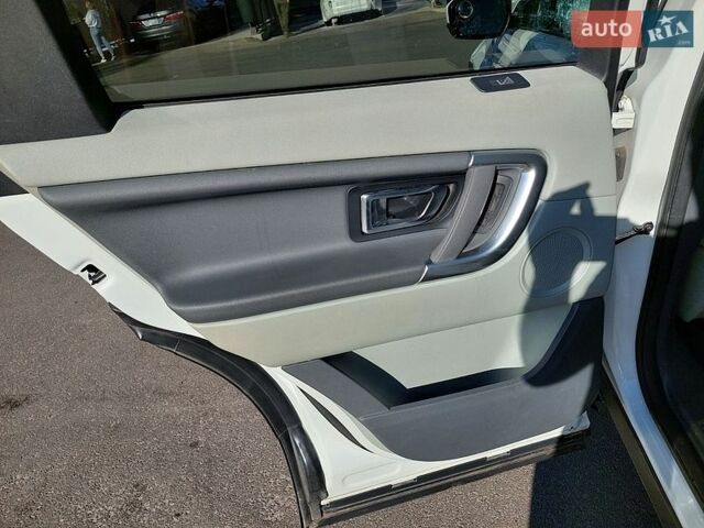 Белый Ленд Ровер Discovery Sport, объемом двигателя 2 л и пробегом 122 тыс. км за 12199 $, фото 33 на Automoto.ua