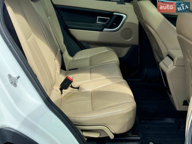 Белый Ленд Ровер Discovery Sport, объемом двигателя 2 л и пробегом 132 тыс. км за 22340 $, фото 26 на Automoto.ua