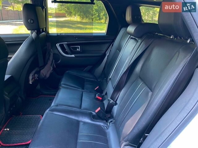 Белый Ленд Ровер Discovery Sport, объемом двигателя 2 л и пробегом 146 тыс. км за 18999 $, фото 18 на Automoto.ua
