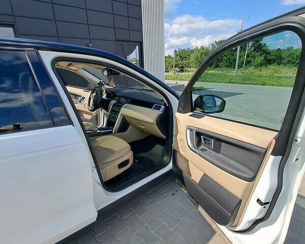 Білий Ленд Ровер Discovery Sport, об'ємом двигуна 2 л та пробігом 120 тис. км за 27000 $, фото 17 на Automoto.ua