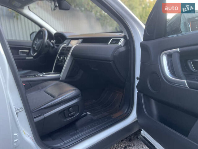 Белый Ленд Ровер Discovery Sport, объемом двигателя 2 л и пробегом 85 тыс. км за 20900 $, фото 12 на Automoto.ua