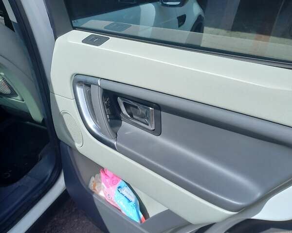 Білий Ленд Ровер Discovery Sport, об'ємом двигуна 2 л та пробігом 155 тис. км за 19000 $, фото 31 на Automoto.ua