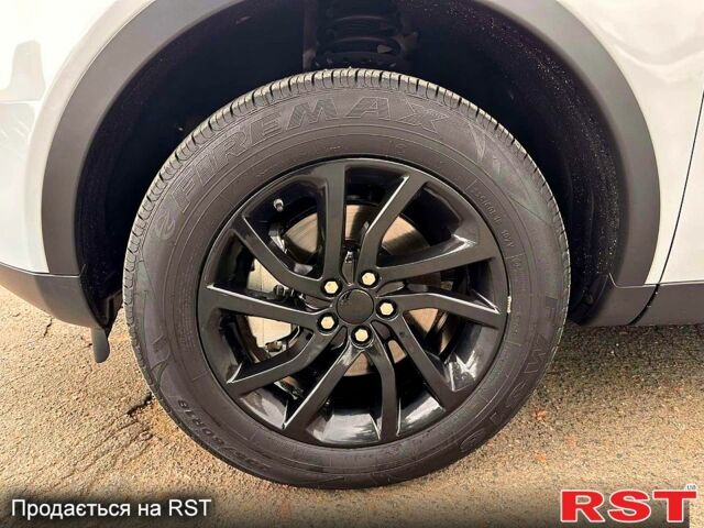 Білий Ленд Ровер Discovery Sport, об'ємом двигуна 2 л та пробігом 88 тис. км за 26300 $, фото 4 на Automoto.ua