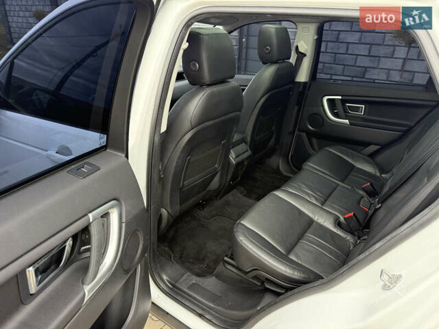 Белый Ленд Ровер Discovery Sport, объемом двигателя 2 л и пробегом 88 тыс. км за 20300 $, фото 20 на Automoto.ua