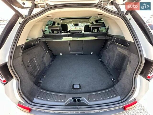 Білий Ленд Ровер Discovery Sport, об'ємом двигуна 2 л та пробігом 105 тис. км за 27200 $, фото 15 на Automoto.ua