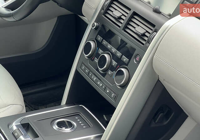Белый Ленд Ровер Discovery Sport, объемом двигателя 2 л и пробегом 126 тыс. км за 22000 $, фото 9 на Automoto.ua