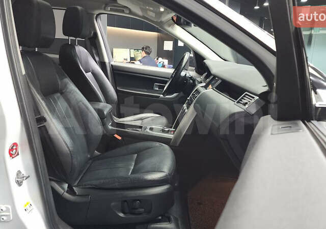 Белый Ленд Ровер Discovery Sport, объемом двигателя 2 л и пробегом 137 тыс. км за 27000 $, фото 6 на Automoto.ua