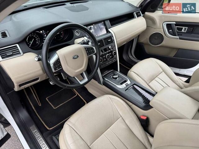 Белый Ленд Ровер Discovery Sport, объемом двигателя 2 л и пробегом 93 тыс. км за 25500 $, фото 21 на Automoto.ua