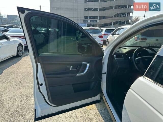 Білий Ленд Ровер Discovery Sport, об'ємом двигуна 2 л та пробігом 105 тис. км за 27200 $, фото 10 на Automoto.ua