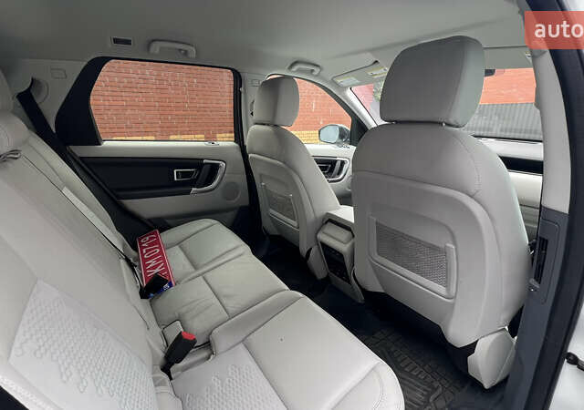 Белый Ленд Ровер Discovery Sport, объемом двигателя 2 л и пробегом 126 тыс. км за 22000 $, фото 10 на Automoto.ua