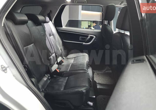 Белый Ленд Ровер Discovery Sport, объемом двигателя 2 л и пробегом 137 тыс. км за 27000 $, фото 5 на Automoto.ua