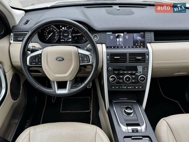 Белый Ленд Ровер Discovery Sport, объемом двигателя 2 л и пробегом 93 тыс. км за 25500 $, фото 44 на Automoto.ua