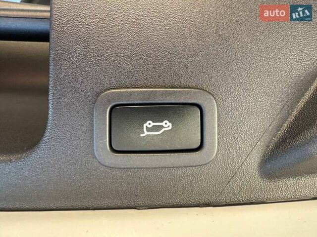 Белый Ленд Ровер Discovery Sport, объемом двигателя 2 л и пробегом 124 тыс. км за 17450 $, фото 20 на Automoto.ua